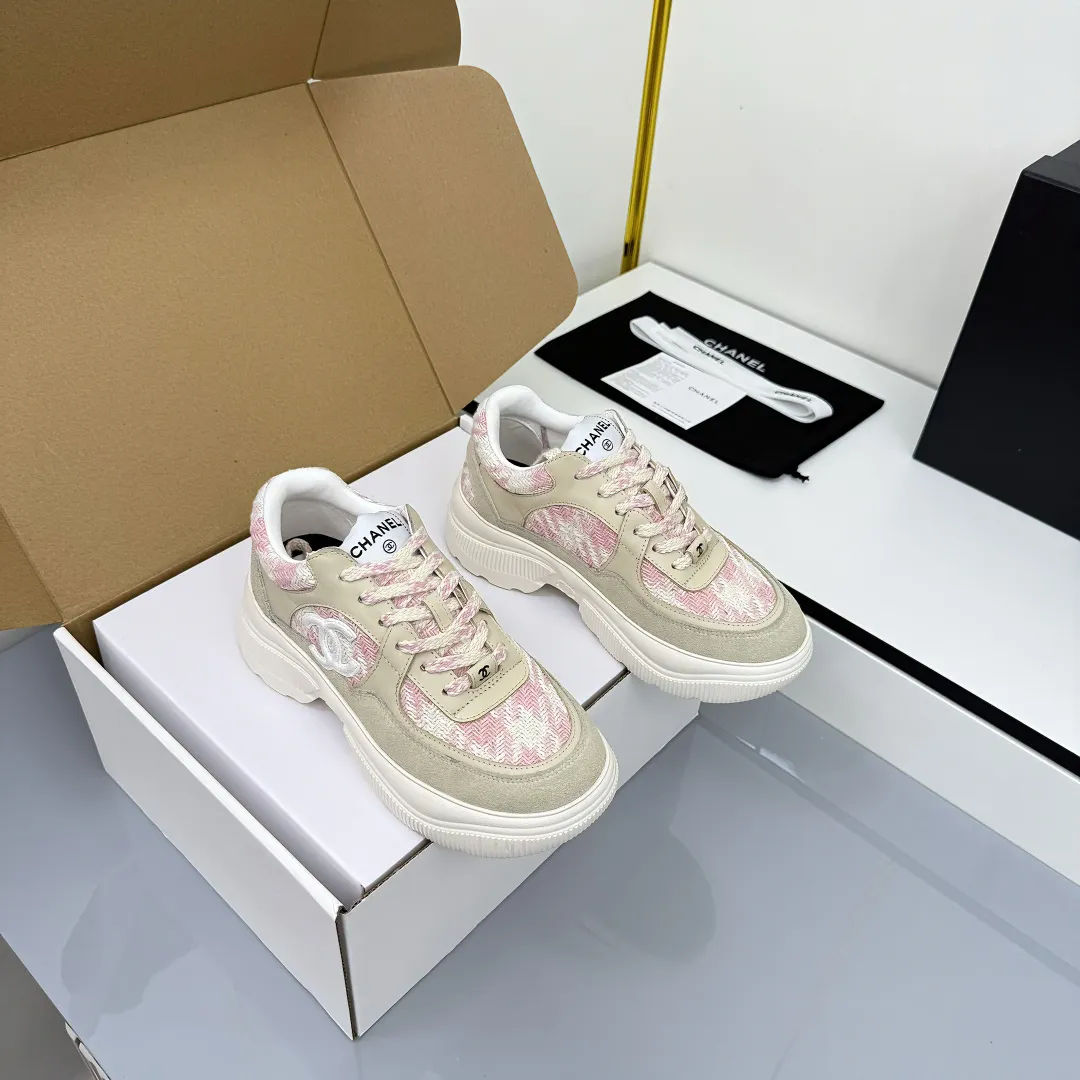 👟👟Ex-factory price 620👟👟 Chanel bread shoes ~ original calfskin panda shoes Chanel 25C latest hot style panda black and white sports shoes casual sneakers Xiaoxiang hot item classic black and white panda color coco girls must pay Fabric: original custom mixed sheepskin lining: original imported breathable mesh lining outsole: Original molded rubber + TPU combination Size: Women's 35-41